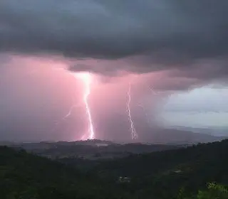 Itabira deve ter um dia com trovões e raios