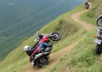 motociclista de 70 anos cai em barranco de 5 metros de altura