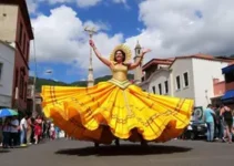 programação de domingo no carnaval de ouro preto